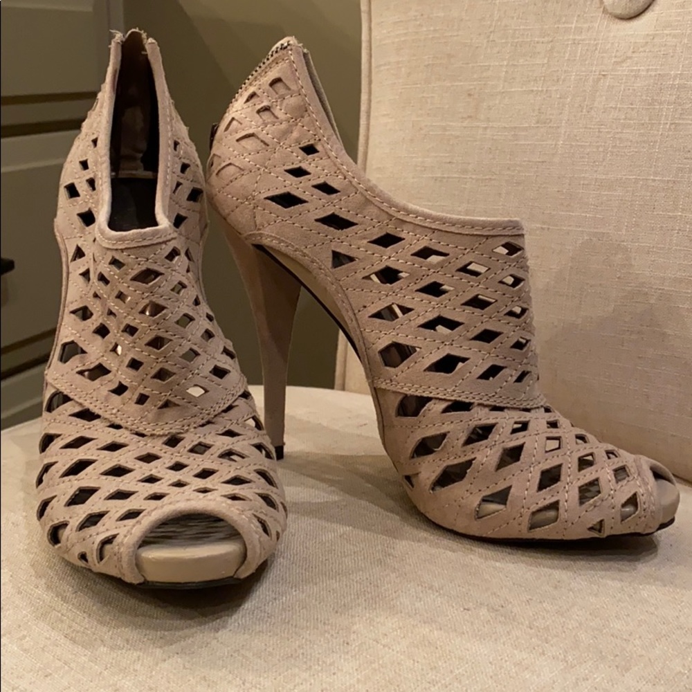 Carlos Santana tan heels